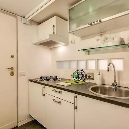 Foscolo 10 Stylish Apartment